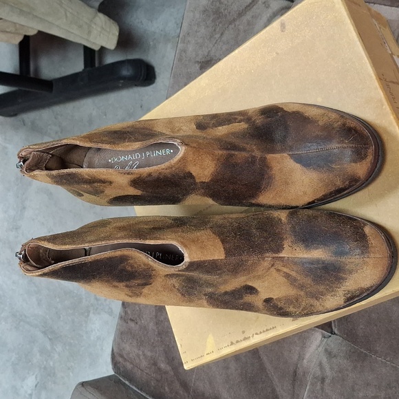 Donald J Pliner 'Dafne' Suede Booties - Picture 6 of 8